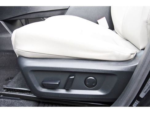 Used 2023 Nissan Rogue SV w/ SV Premium B Package image 30