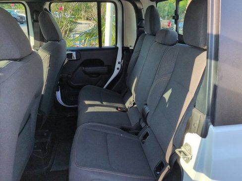 Used 2024 Jeep Gladiator Sport AWD/4WD image 12