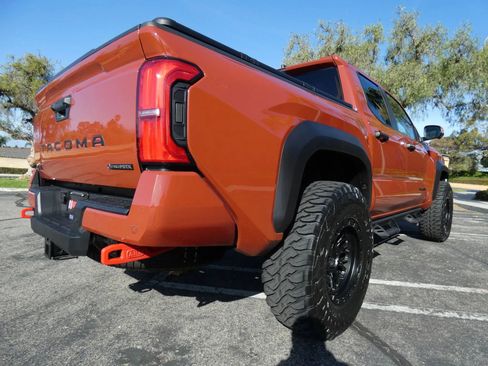 Used 2025 Toyota Tacoma TRD Off-Road w/ TRD Off Road Premium Package image 8