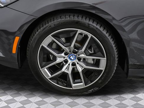 Used 2025 BMW i5 xDrive40 w/ Premium Package image 35