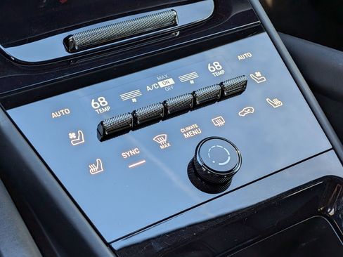 Certified 2025 Porsche Cayenne Coupe AWD/4WD image 29