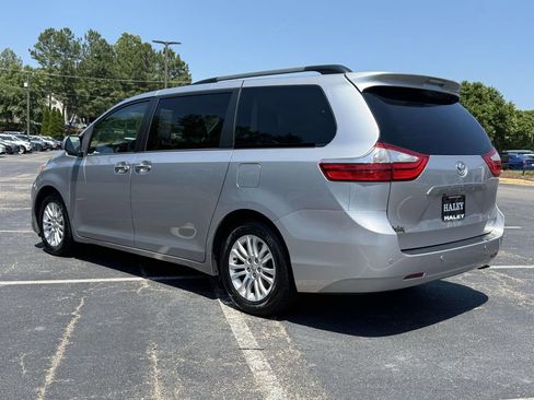 Used 2016 Toyota Sienna XLE w/ XLE Navigation Package FWD image 22