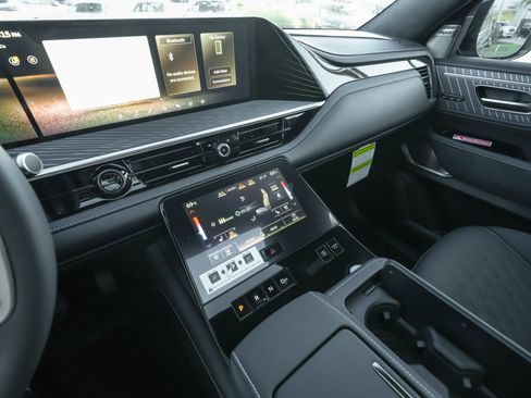 New 2026 INFINITI QX80 Autograph w/ Premium Cargo Package image 9