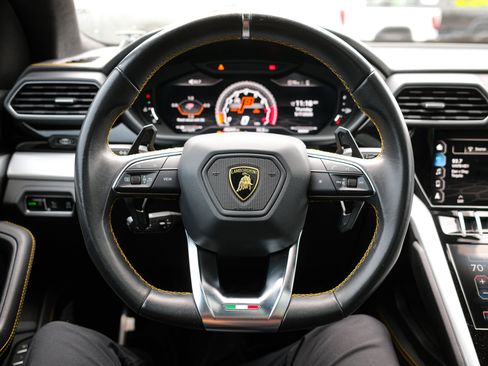 Used 2020 Lamborghini Urus AWD/4WD image 18