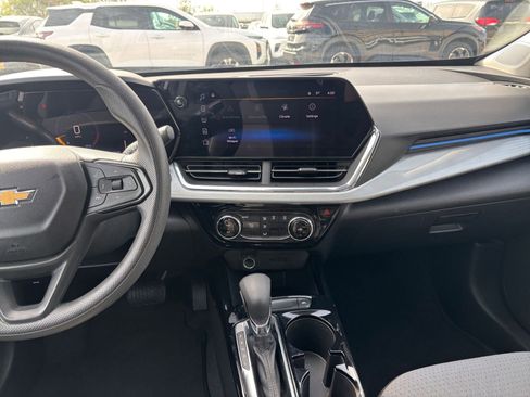 Used 2025 Chevrolet Trax LT image 17
