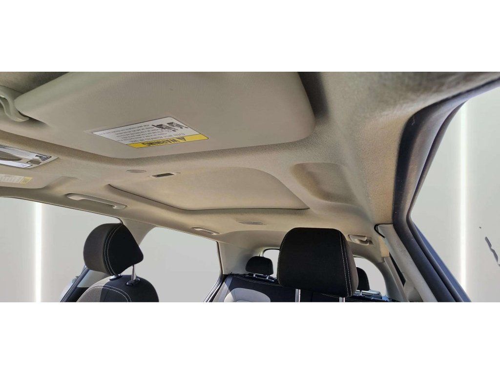 Used 2023 Hyundai Venue SEL w/ Cargo Package FWD image 21