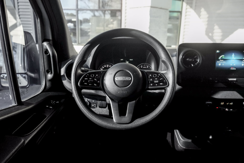 Used 2021 Freightliner Sprinter 2500 AWD/4WD image 18