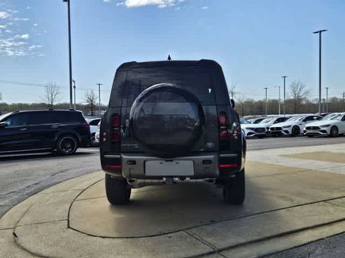 Used 2023 Land Rover Defender 130 X-Dynamic SE image 8