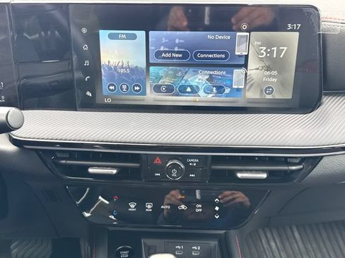 Certified 2025 Nissan Kicks SR FWD image 19