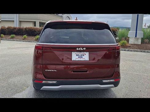 Used 2024 Kia Carnival LX FWD image 7
