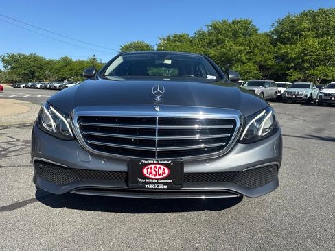 Used 2017 Mercedes-Benz E 300 4MATIC image 2
