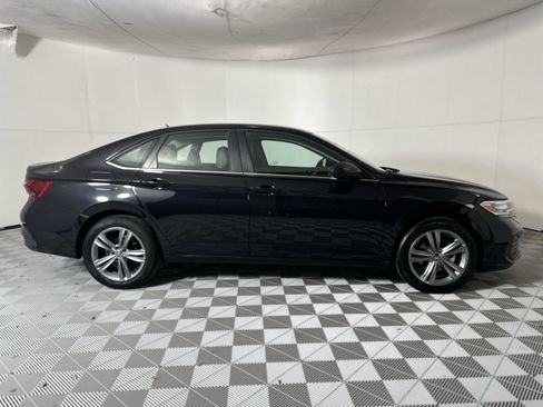 Used 2024 Volkswagen Jetta SE FWD image 9