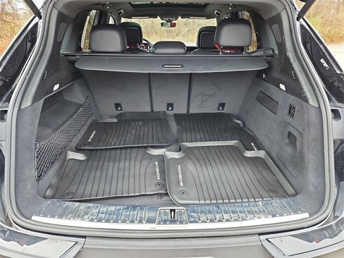 Certified 2024 Porsche Cayenne S image 38