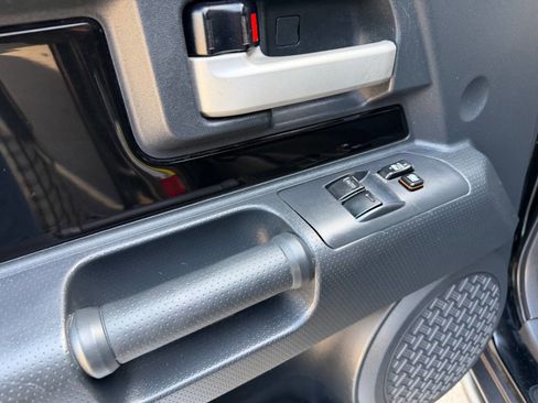 Used 2011 Toyota FJ Cruiser 4WD w/ Upgrade Pkg image 4