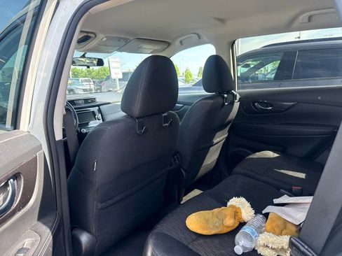 Used 2018 Nissan Rogue SV w/ Premium Package AWD/4WD image 8