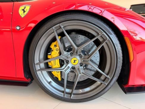 Used 2021 Ferrari F8 Tributo image 20