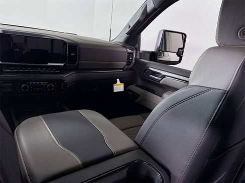 New 2026 Chevrolet Silverado 2500 ZR2 image 19