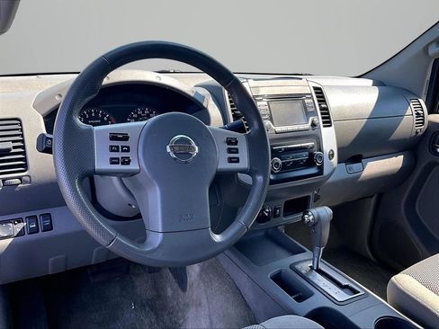 Used 2015 Nissan Frontier SV AWD/4WD image 14
