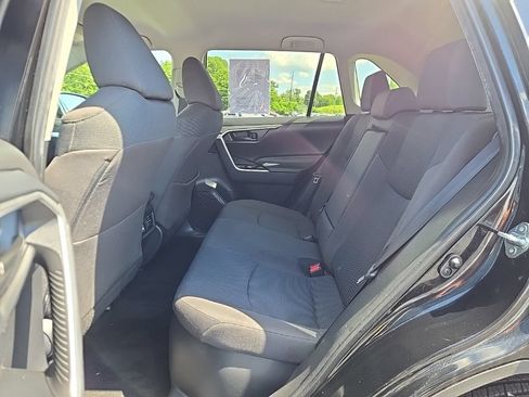 Used 2021 Toyota RAV4 LE AWD/4WD image 9
