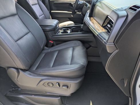 Used 2025 Chevrolet Tahoe LT AWD/4WD image 28