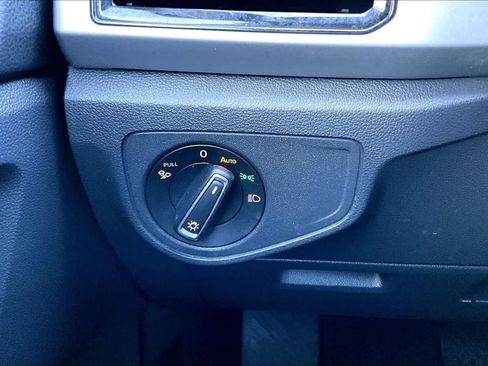 Used 2022 Volkswagen Atlas Cross Sport SE image 33