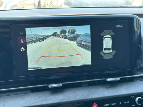 Used 2023 Kia Carnival EX FWD image 32