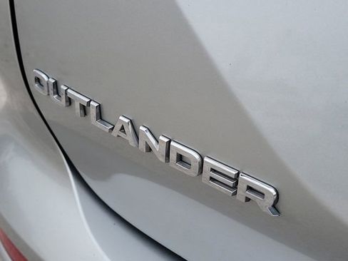 Used 2024 Mitsubishi Outlander SE image 7