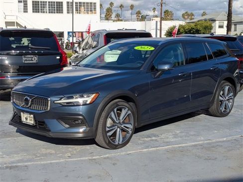 Used 2023 Volvo V60 B5 Cross Country Plus w/ Climate Package image 7