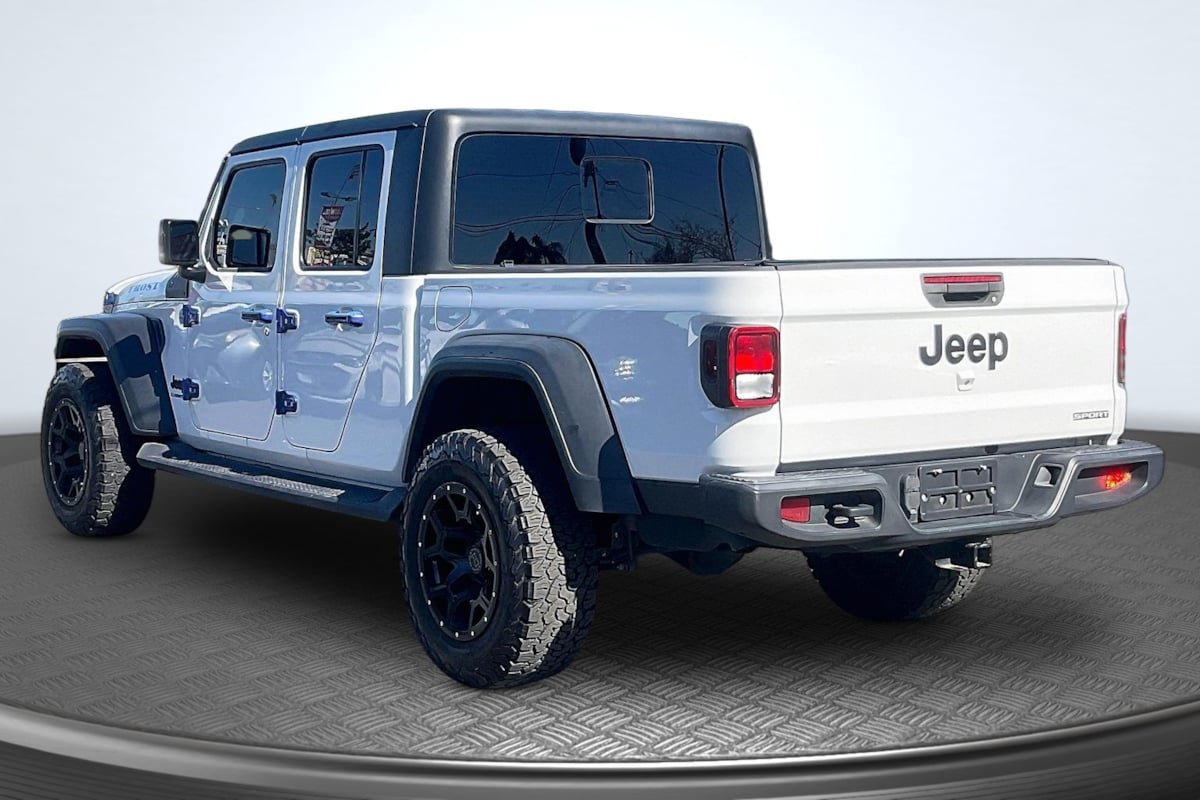 Used 2020 Jeep Gladiator Sport w/ Quick Order Package 24S AWD/4WD image 2