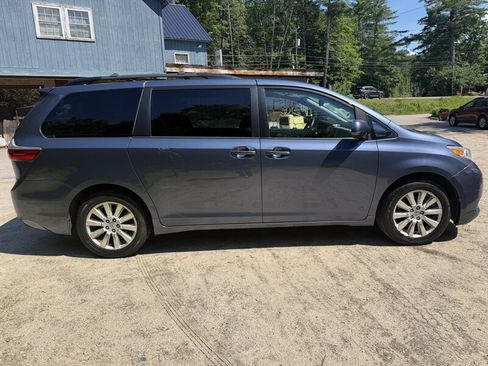 Used 2015 Toyota Sienna XLE Premium AWD/4WD image 5