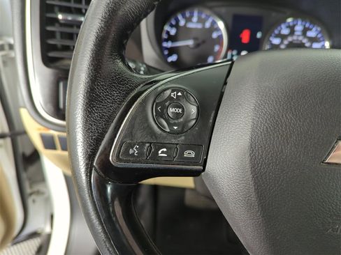 Used 2016 Mitsubishi Outlander SEL image 22