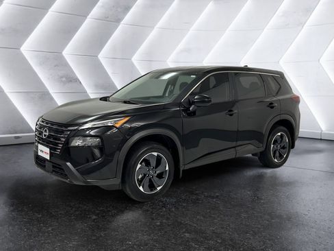 Used 2024 Nissan Rogue SV image 3