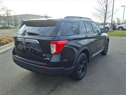 Used 2022 Ford Explorer XLT image 4