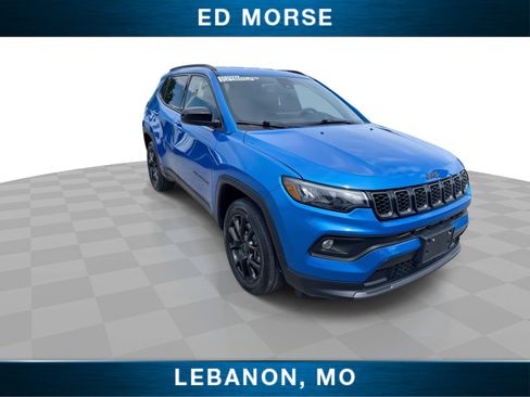 Used 2025 Jeep Compass Latitude w/ Convenience Group AWD/4WD image 2