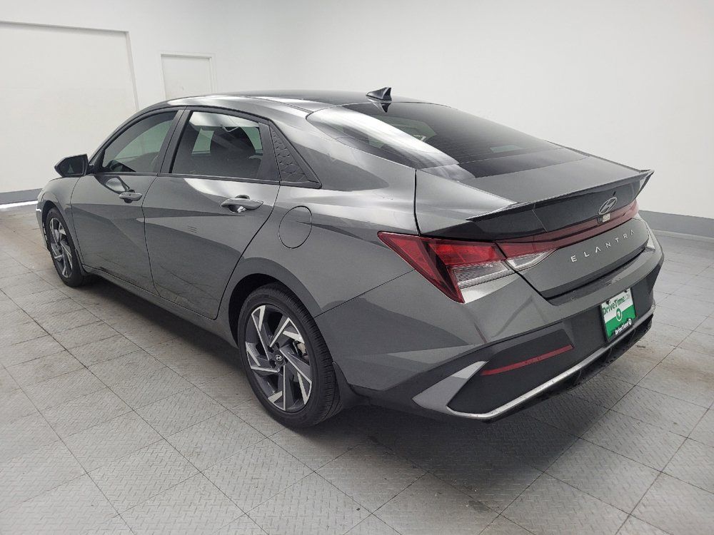 Used 2025 Hyundai Elantra Sport FWD image 5