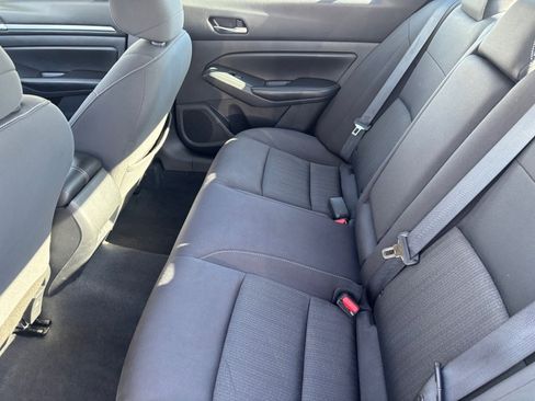 Used 2022 Nissan Altima 2.5 SV image 18