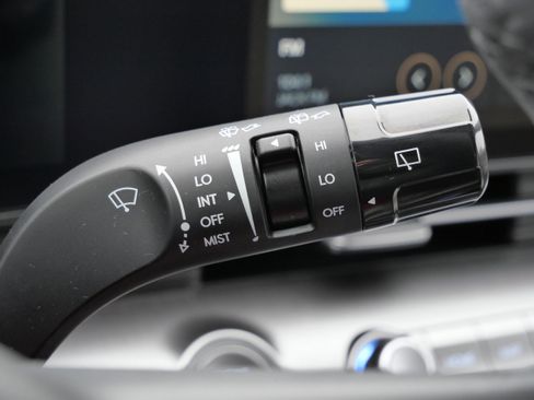 Certified 2025 Hyundai Kona SEL image 33