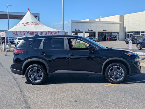 Used 2024 Nissan Rogue SV FWD image 8