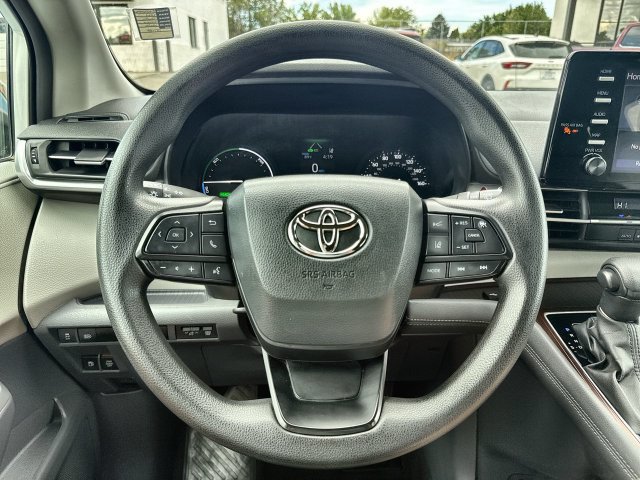 Used 2024 Toyota Sienna LE FWD image 14