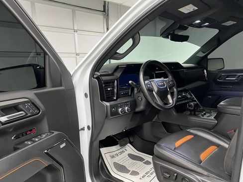 Used 2024 GMC Sierra 1500 AT4 w/ Technology Package AWD/4WD image 18