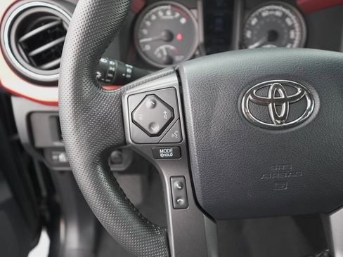 Certified 2016 Toyota Tacoma TRD Off-Road image 27