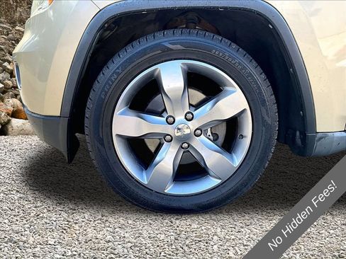 Used 2011 Jeep Grand Cherokee Overland AWD/4WD image 8