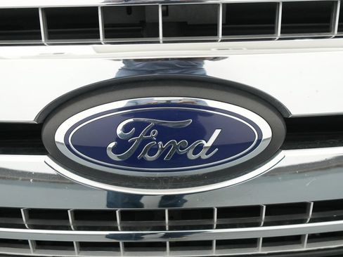 Used 2019 Ford F150 XLT w/ Equipment Group 302A Luxury AWD/4WD image 11