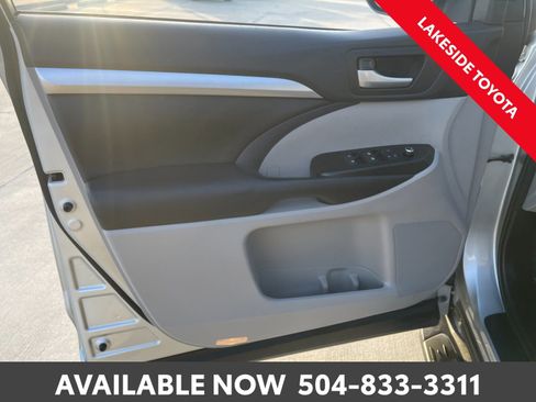 Used 2017 Toyota Highlander XLE image 25