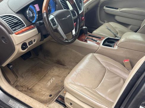 Used 2011 Chrysler 300 C RWD image 11