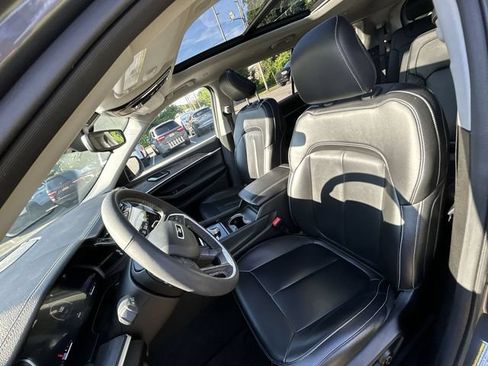 Used 2023 Jeep Grand Cherokee L Limited AWD/4WD image 15