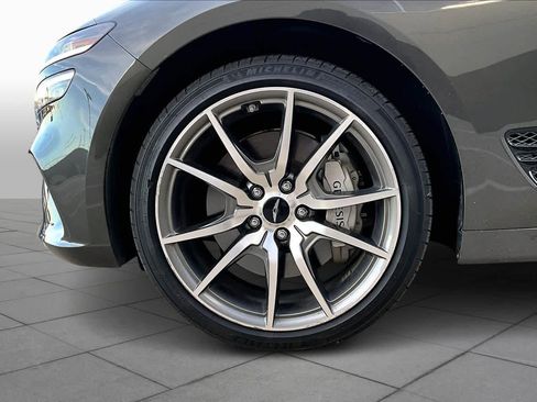 Used 2025 Genesis G70 2.5T image 9