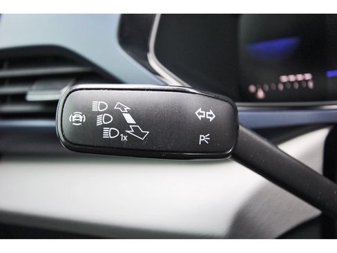 Used 2023 Volkswagen Taos SE FWD image 20
