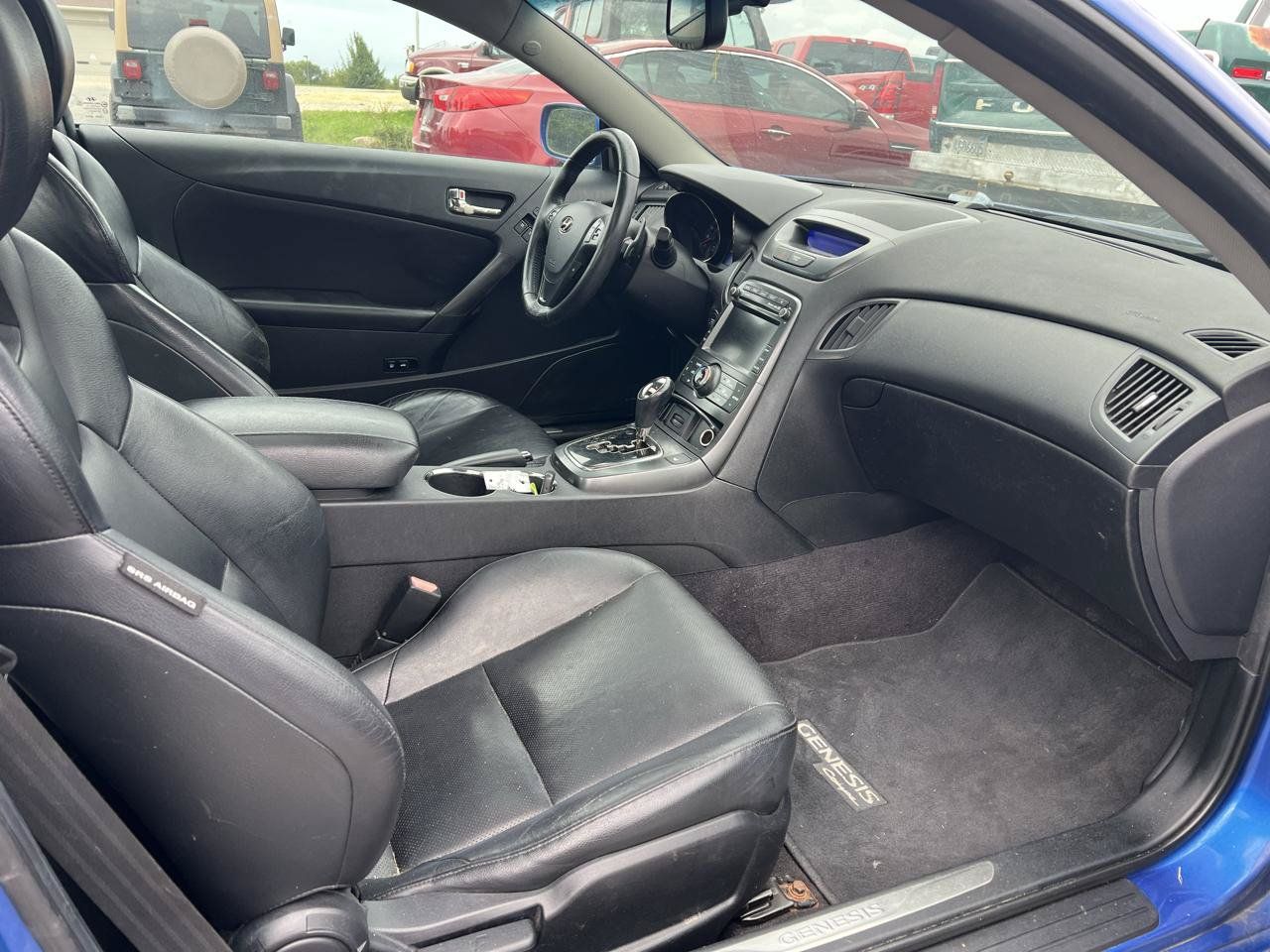 Used 2011 Hyundai Genesis 3.8 RWD image 9