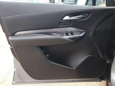Used 2025 Cadillac XT4 Premium Luxury image 16